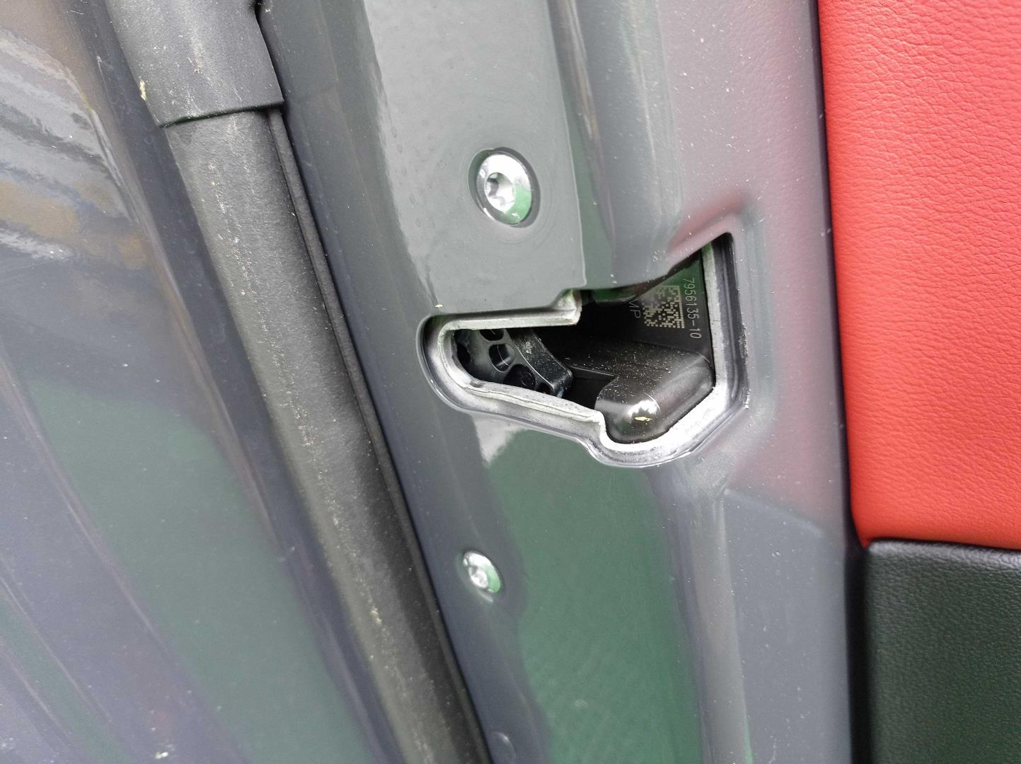 Ограничитель двери