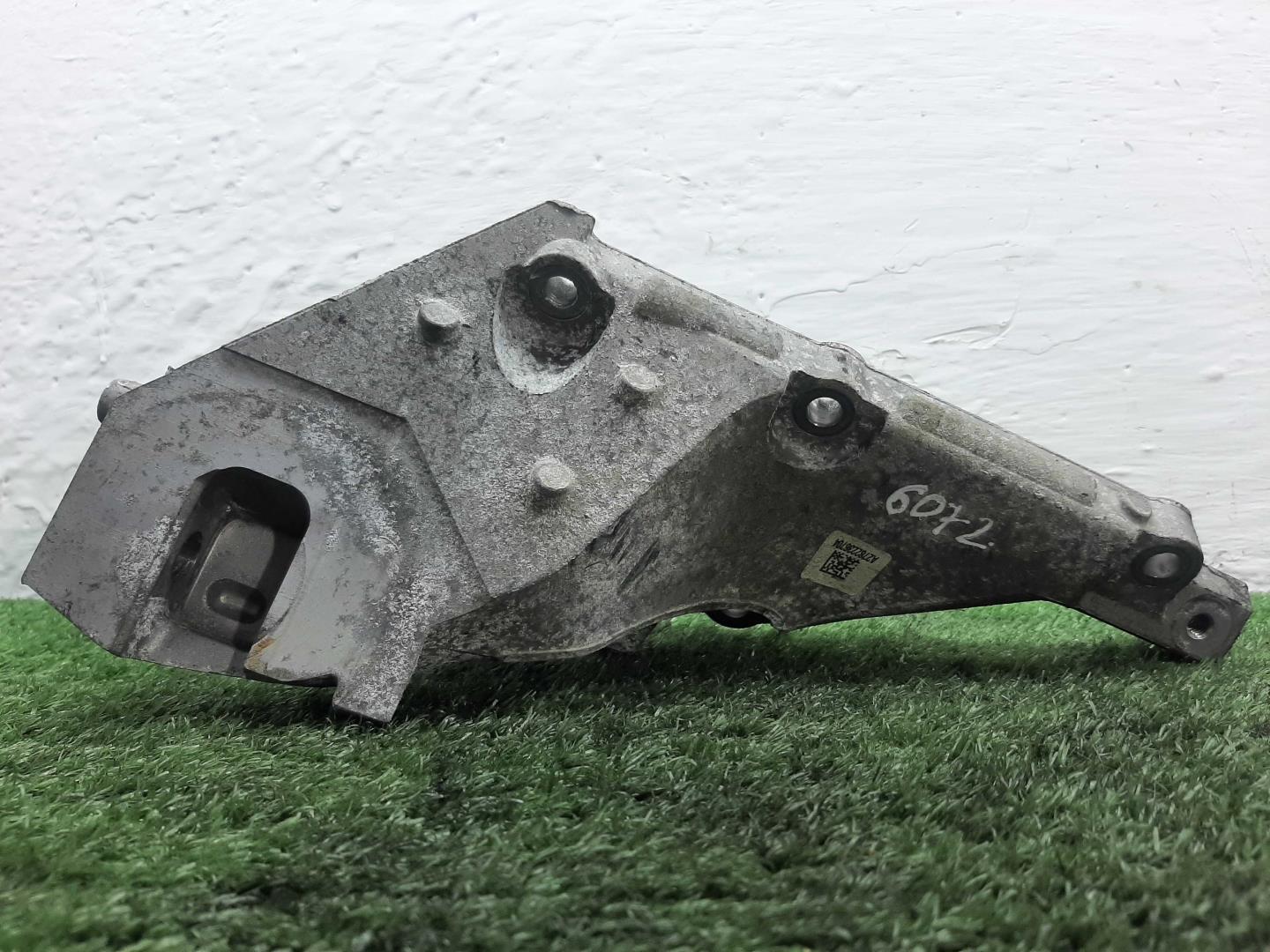 Кронштейн двигателя