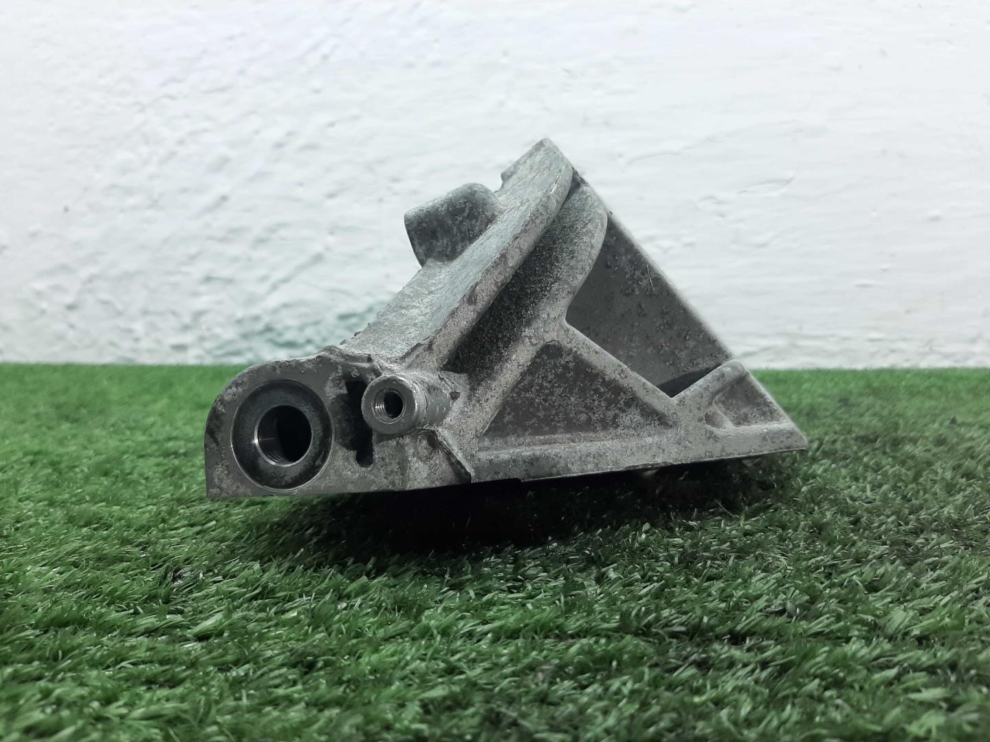 Кронштейн двигателя