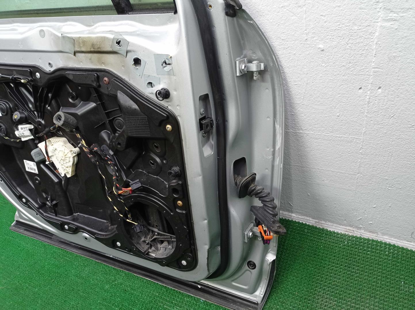 Дверь передняя левая