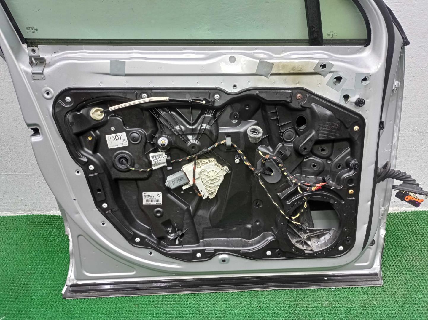 Дверь передняя левая