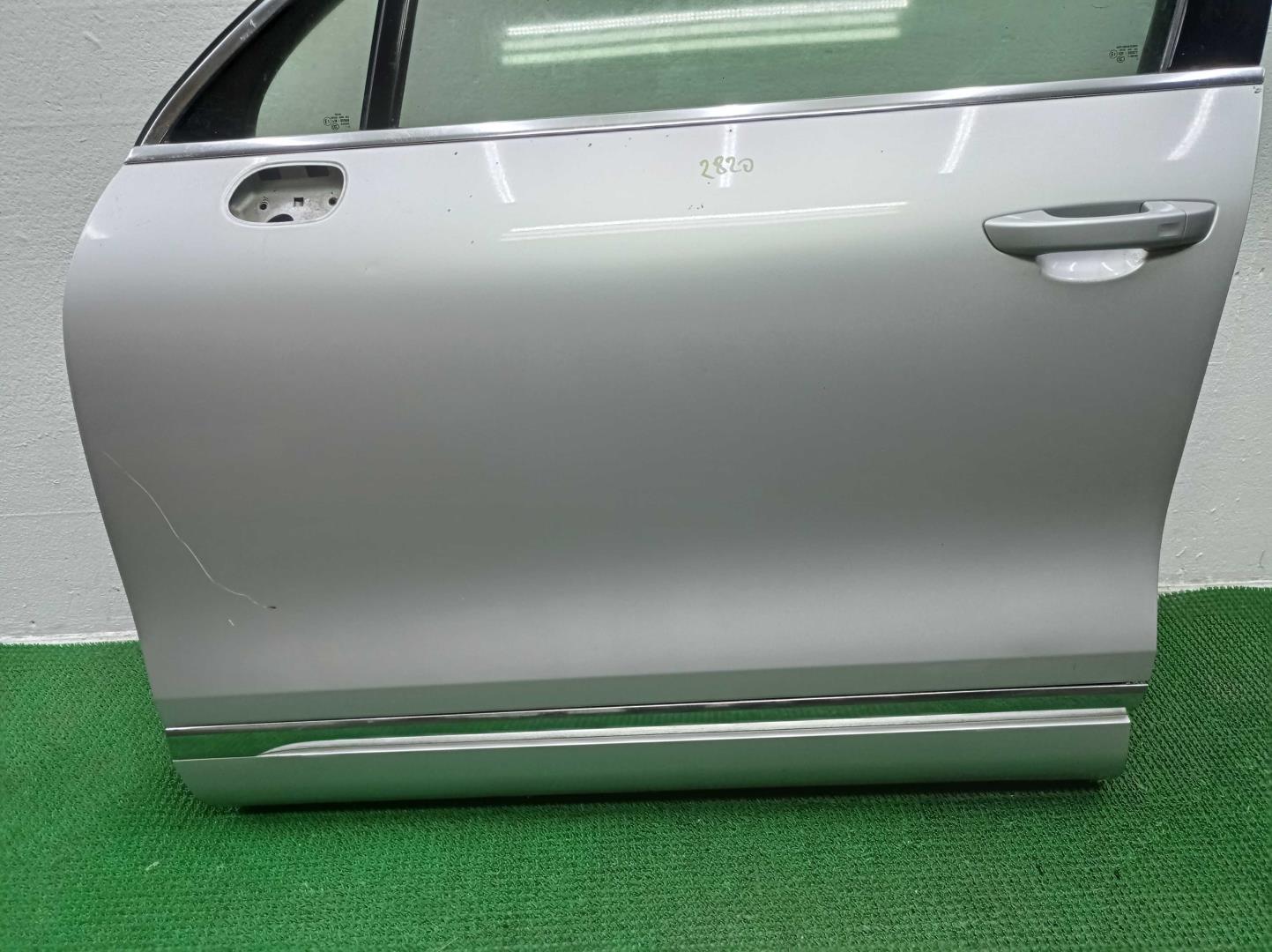 Стекло двери передней левой