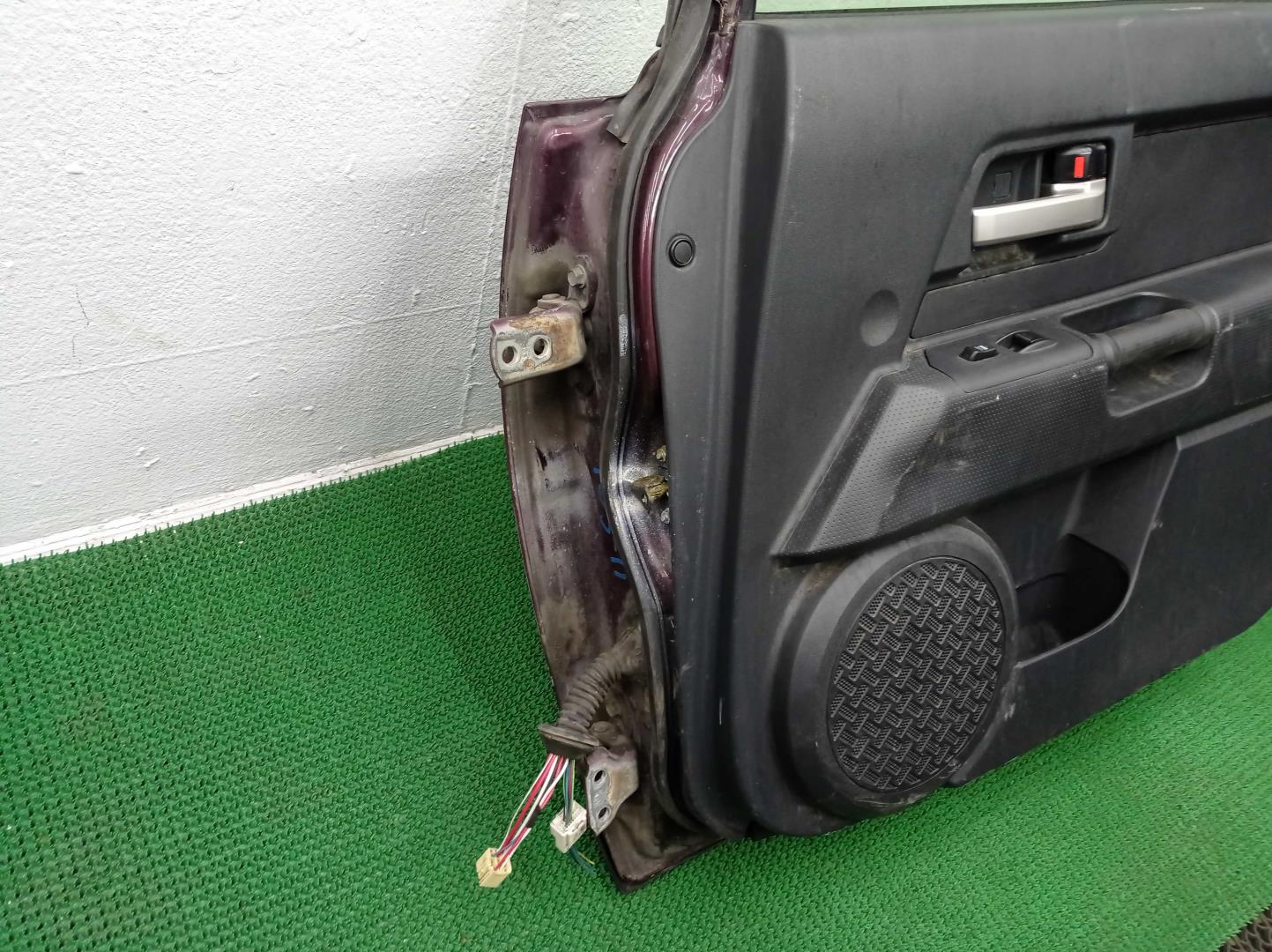 Замок двери передней правой