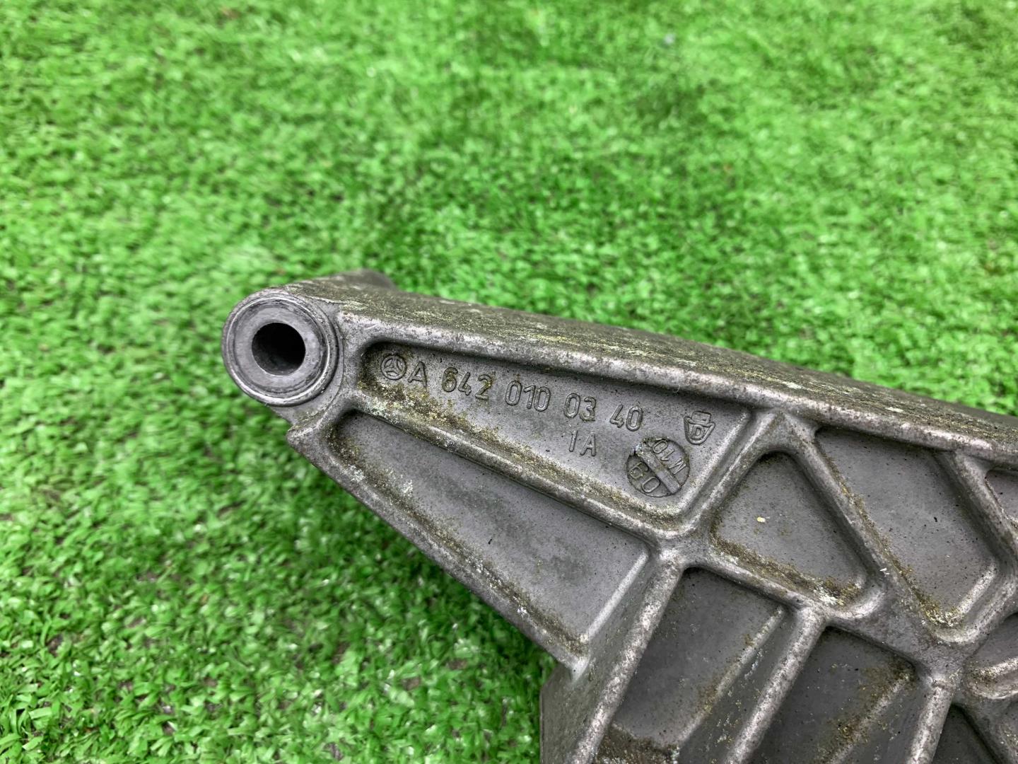 Кронштейн двигателя