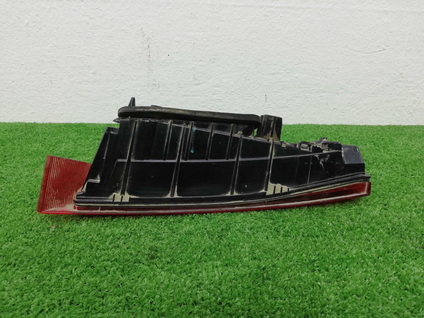 Фонарь задний внутренний правый