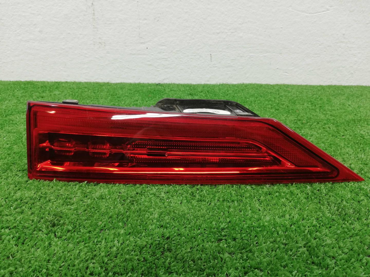 Фонарь задний внутренний правый