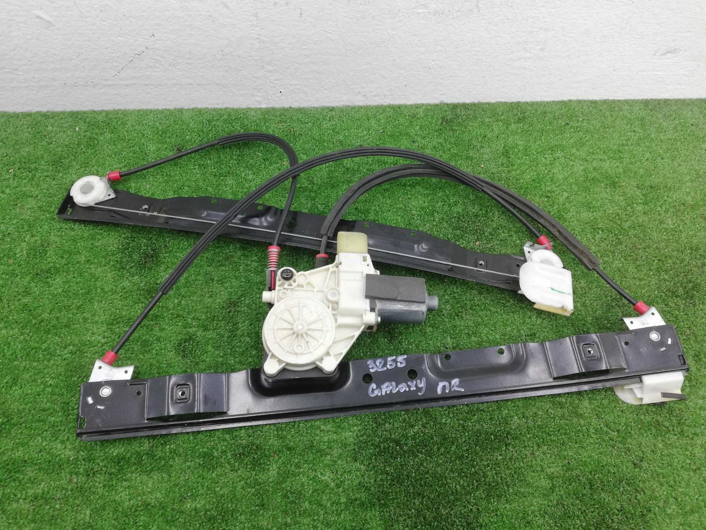 Стеклоподъемник электр. передний правый