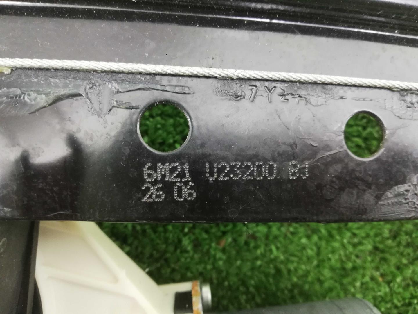 Стеклоподъемник электр. передний правый