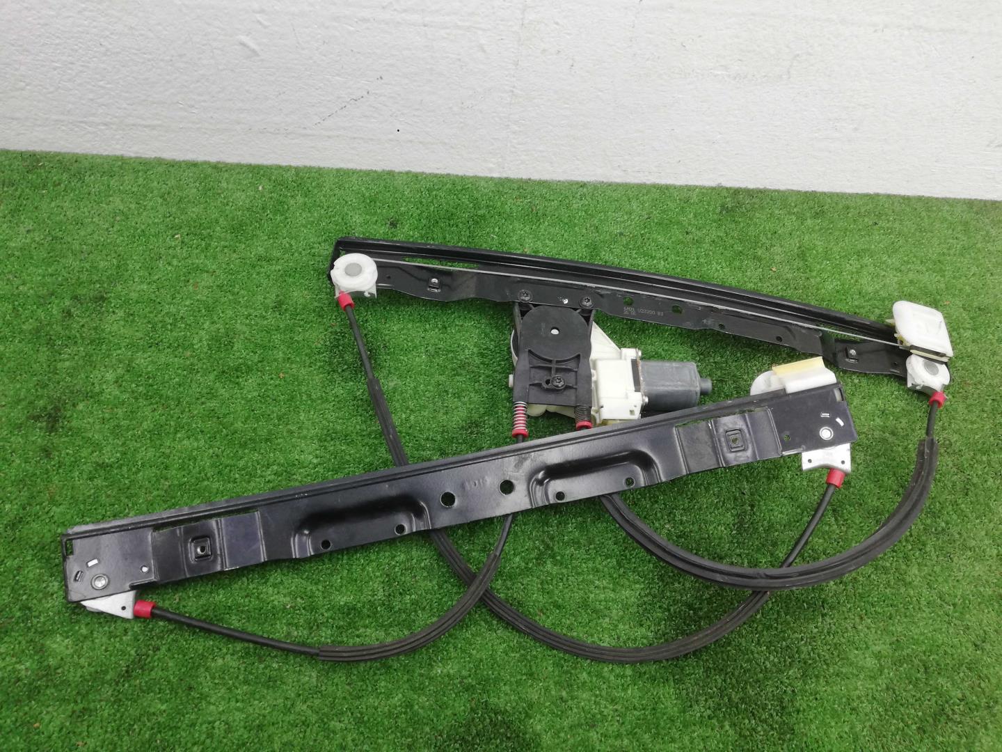 Стеклоподъемник электр. передний правый