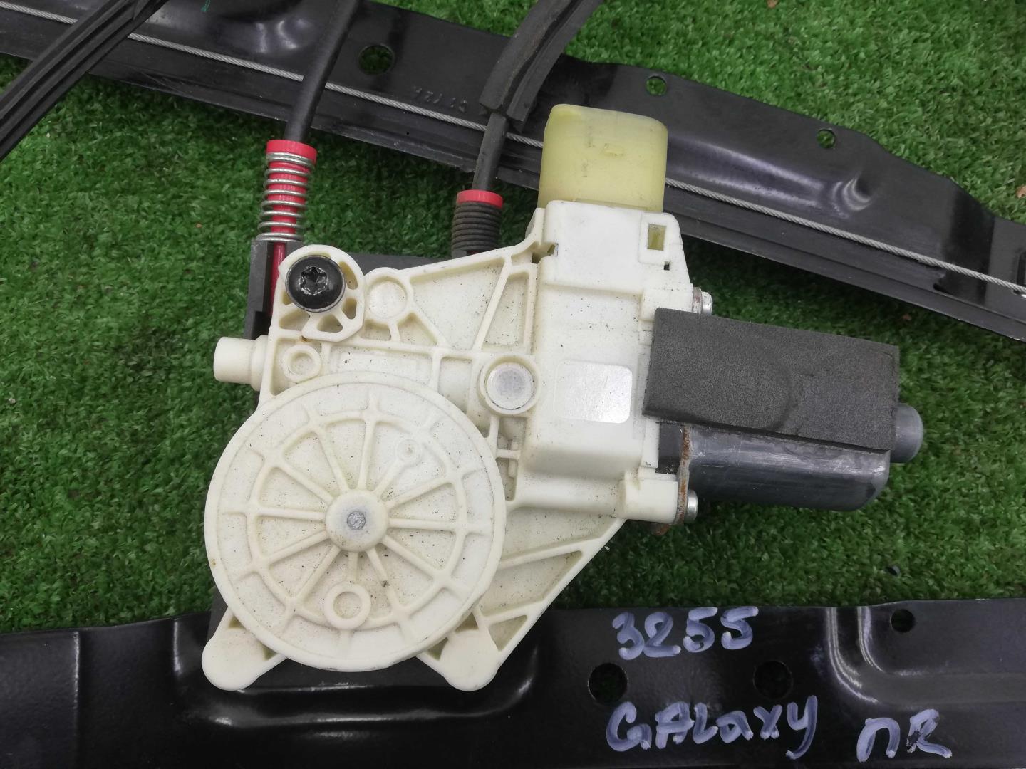 Стеклоподъемник электр. передний правый