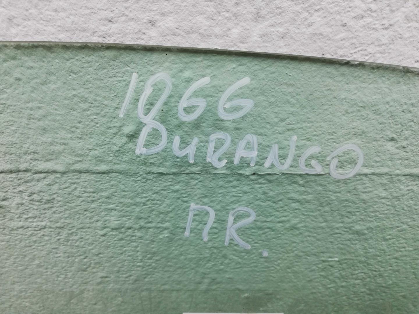 Стекло двери передней правой