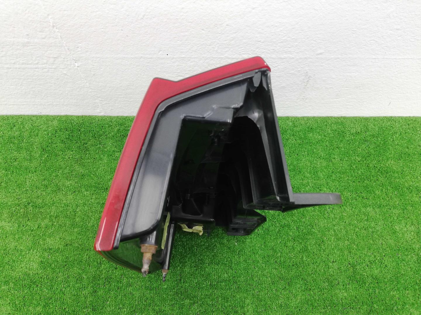 Фонарь задний наружный правый