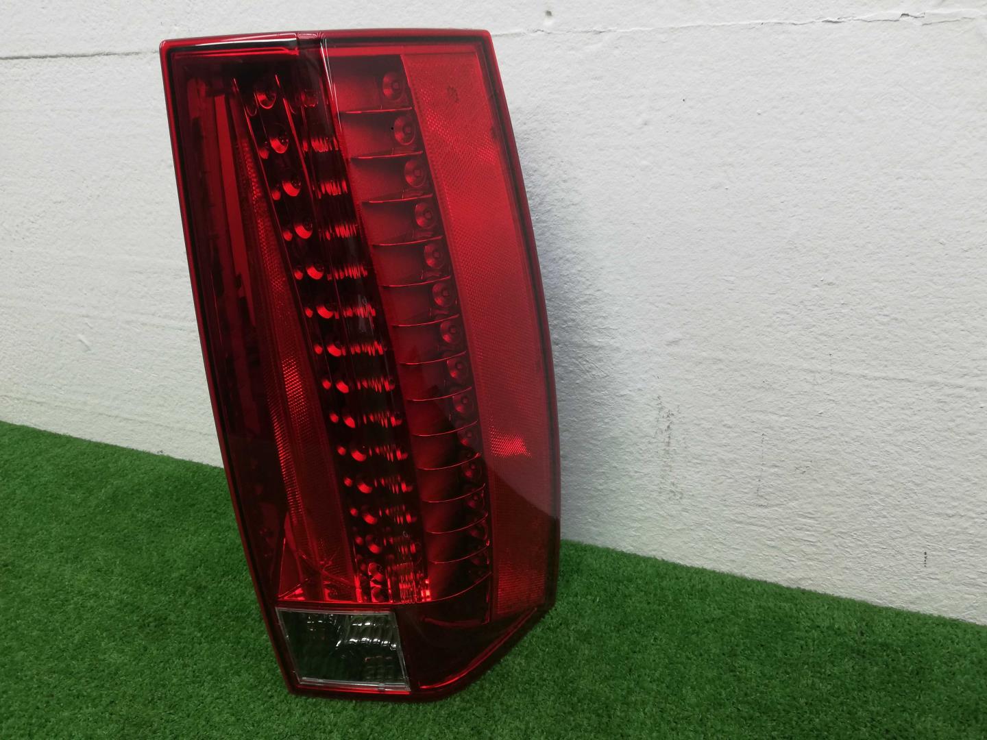 Фонарь задний наружный правый