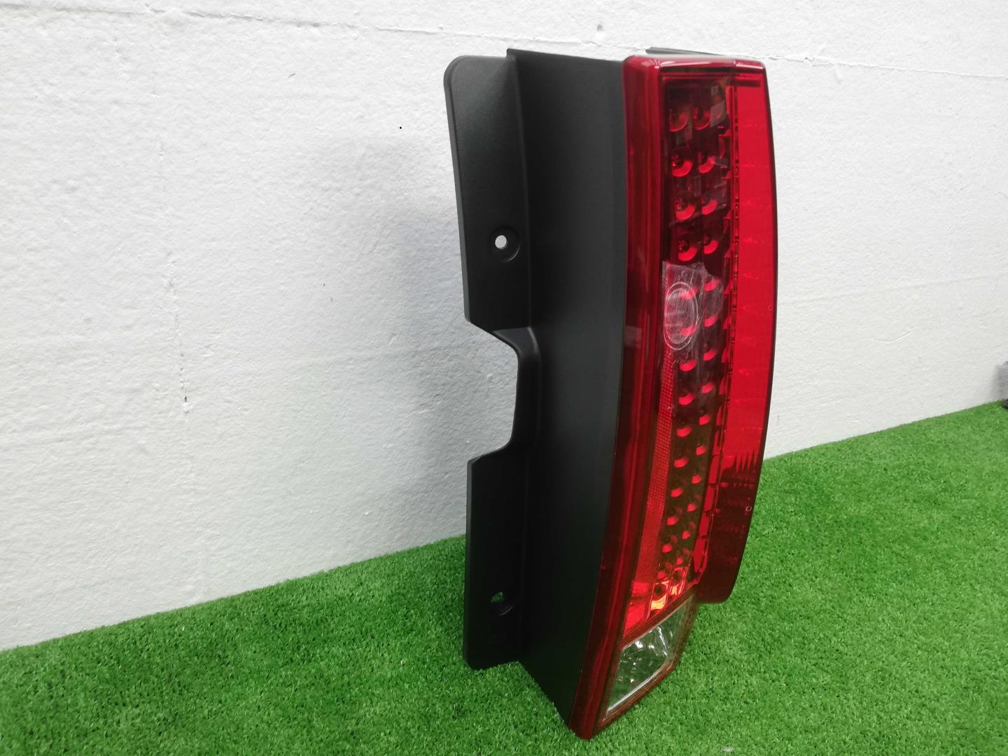 Фонарь задний наружный правый