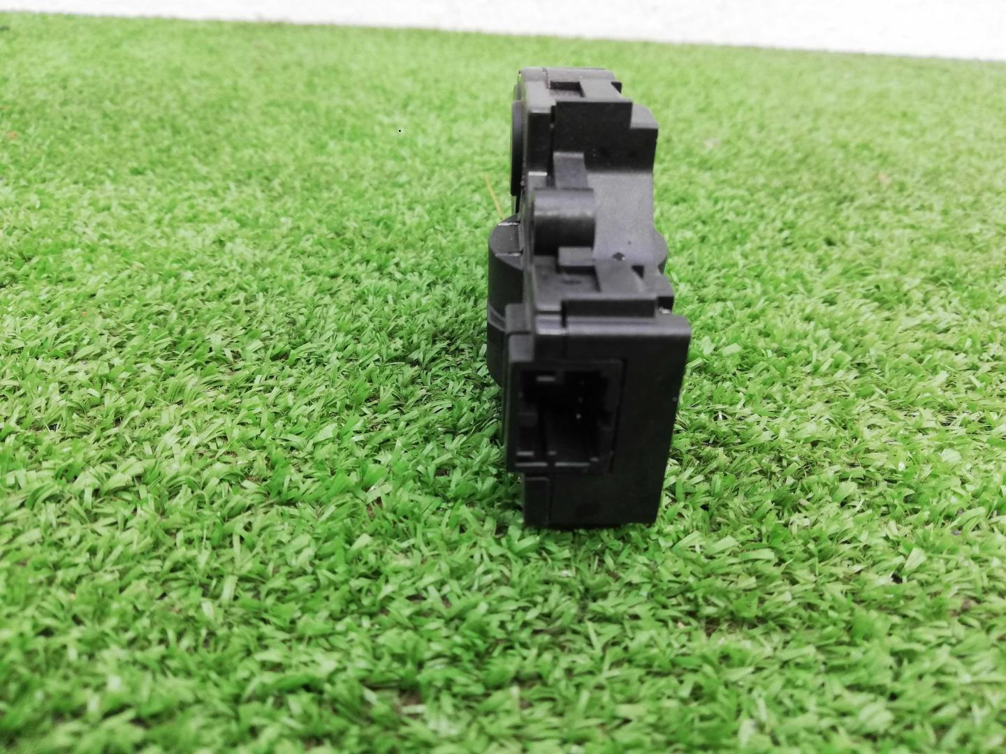 Моторчик заслонки печки