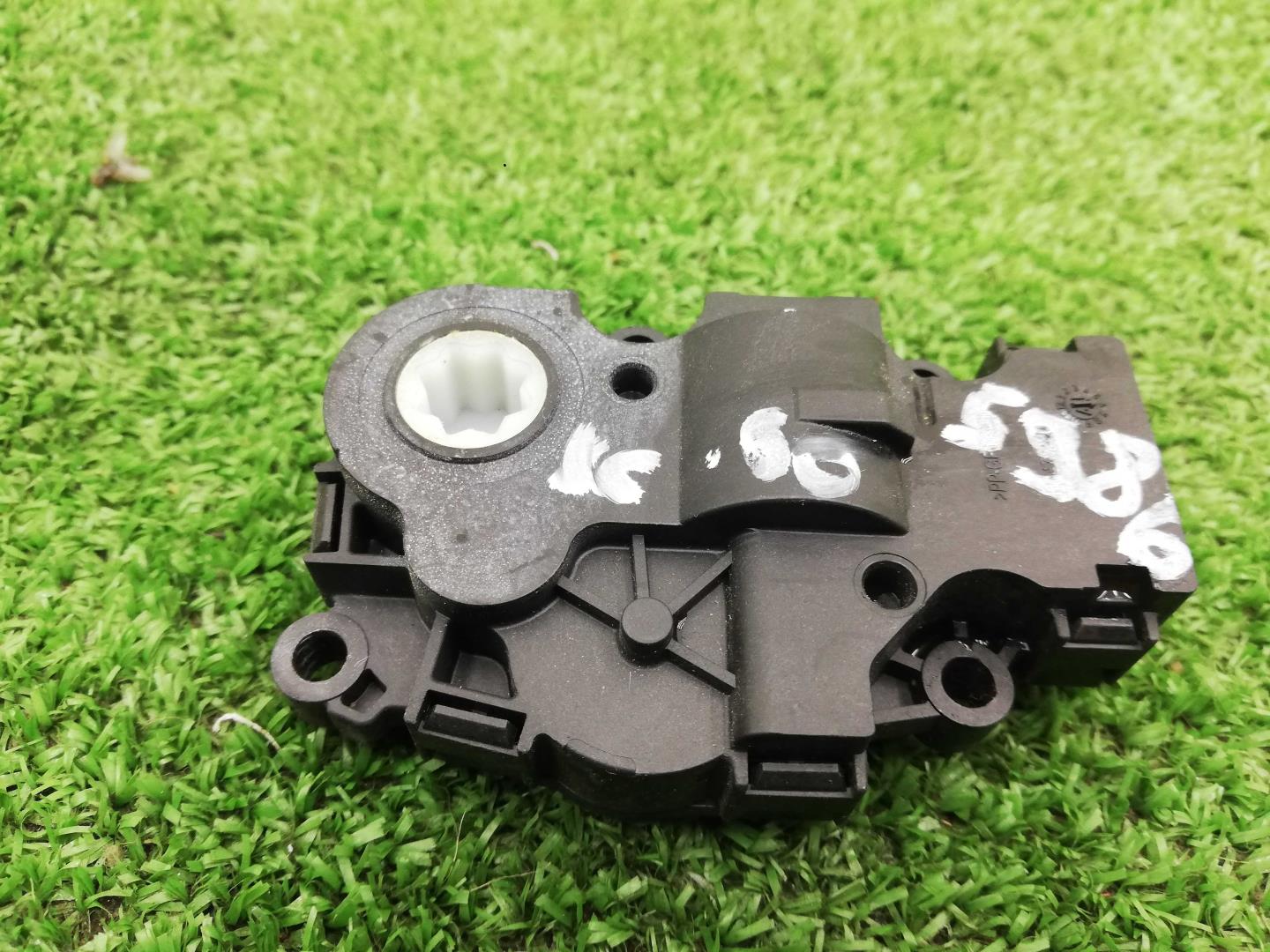 Моторчик заслонки печки