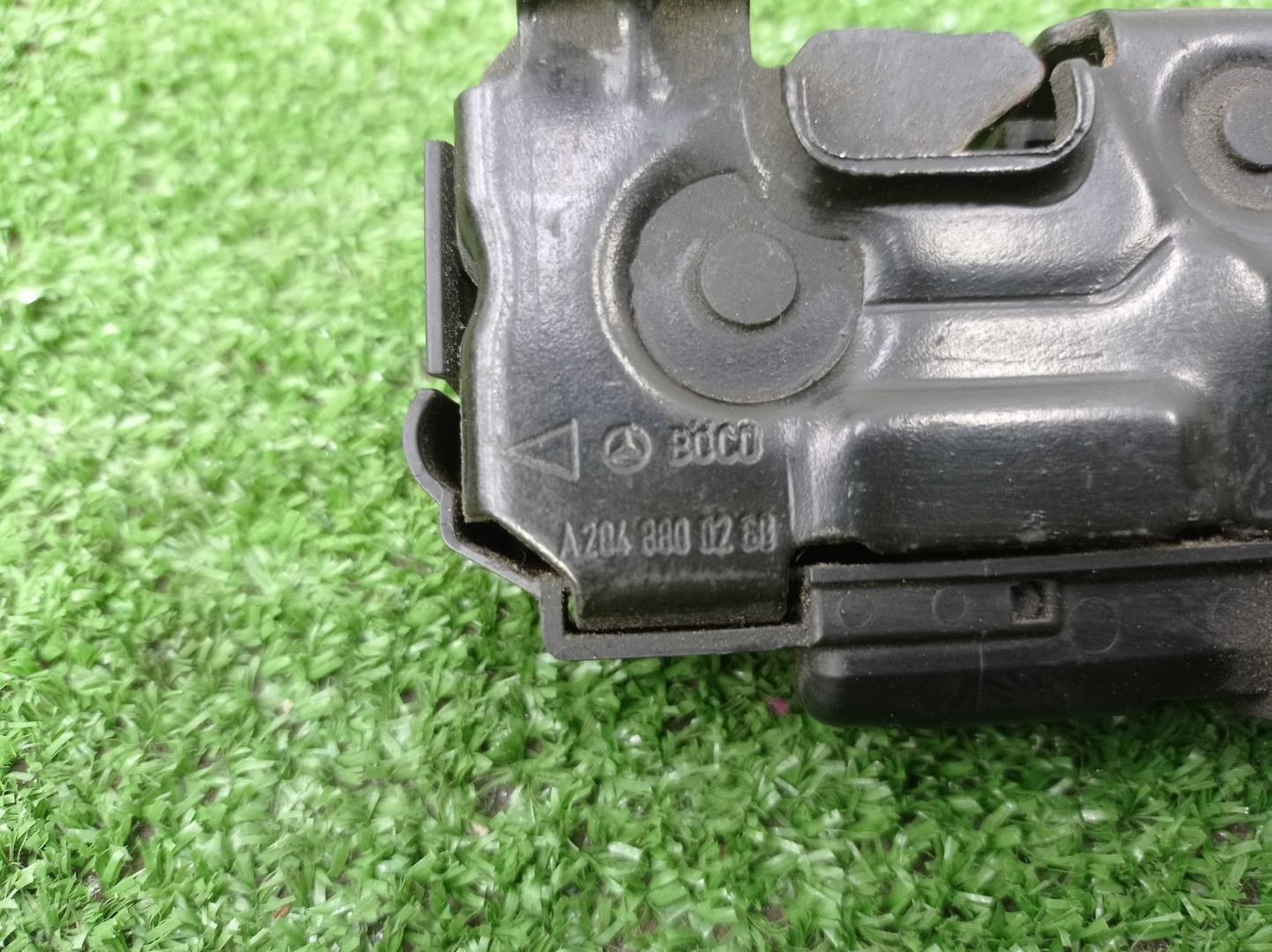 Замок капота