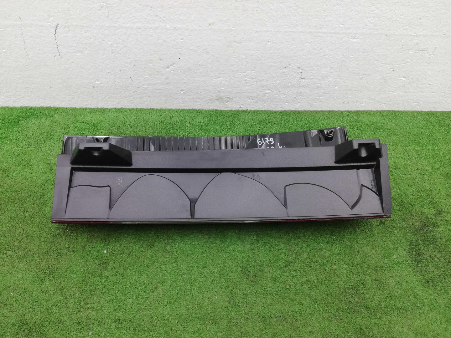 Фонарь задний наружный левый