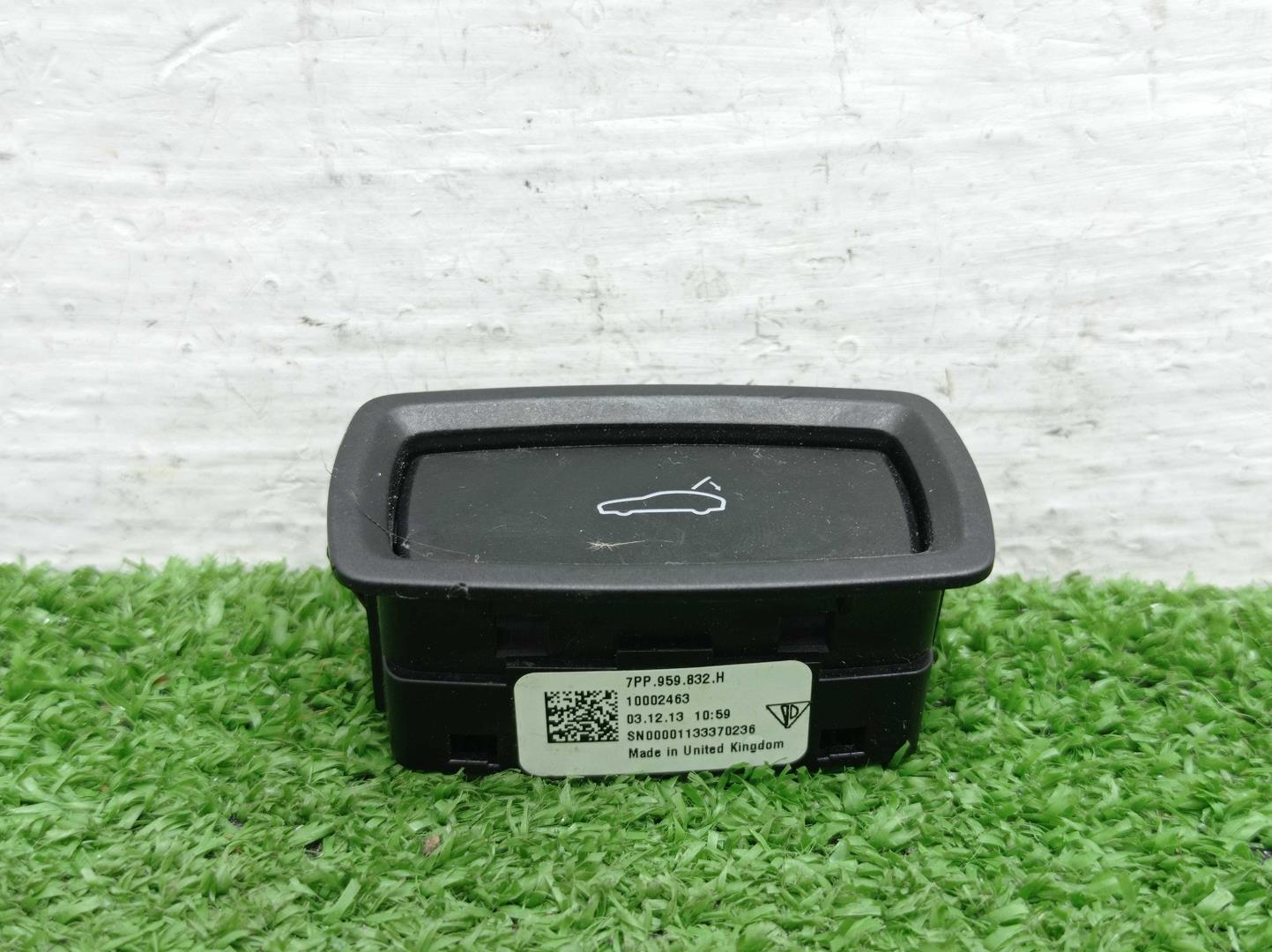 Кнопка открывания багажника