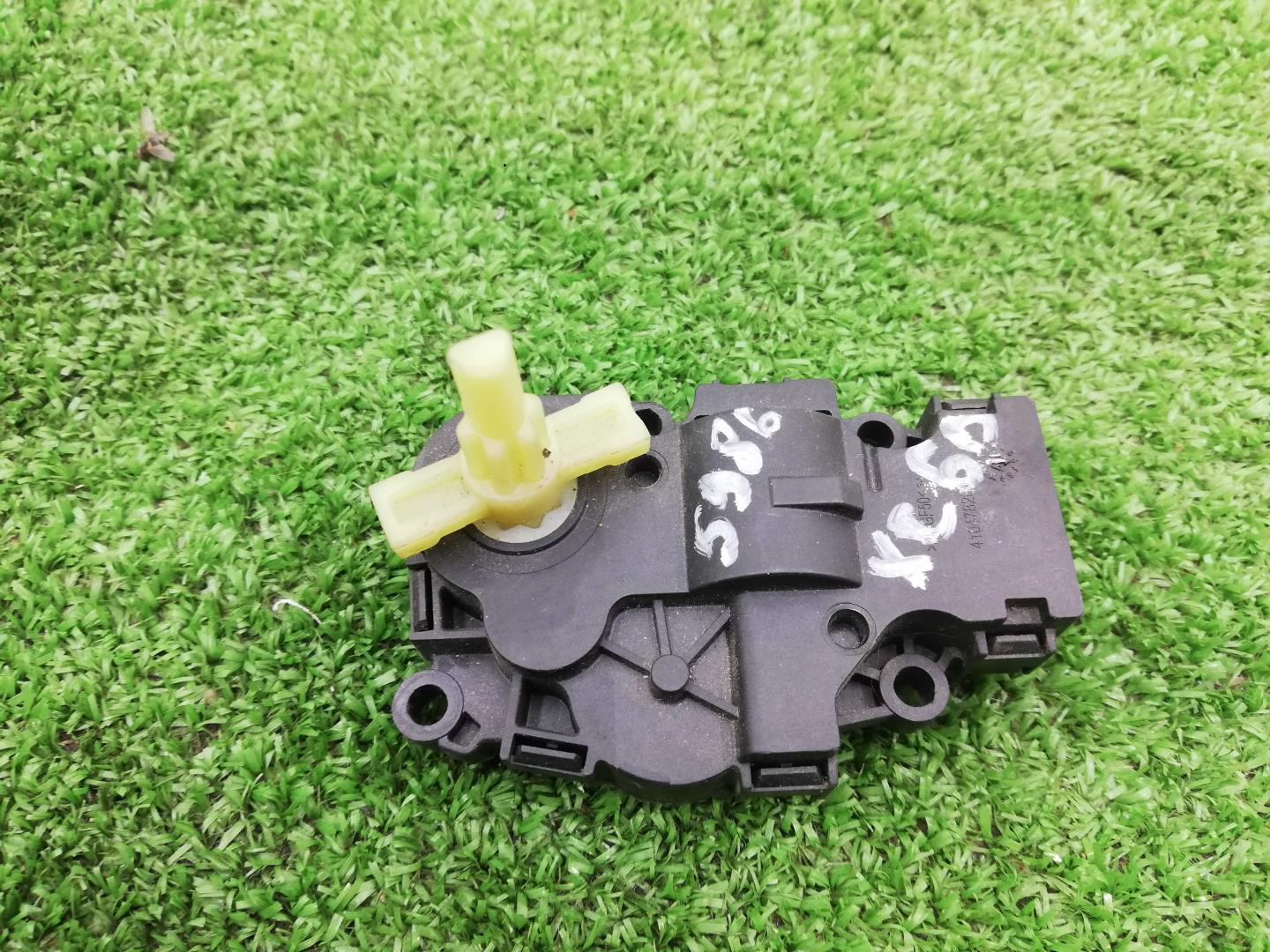 Моторчик заслонки печки