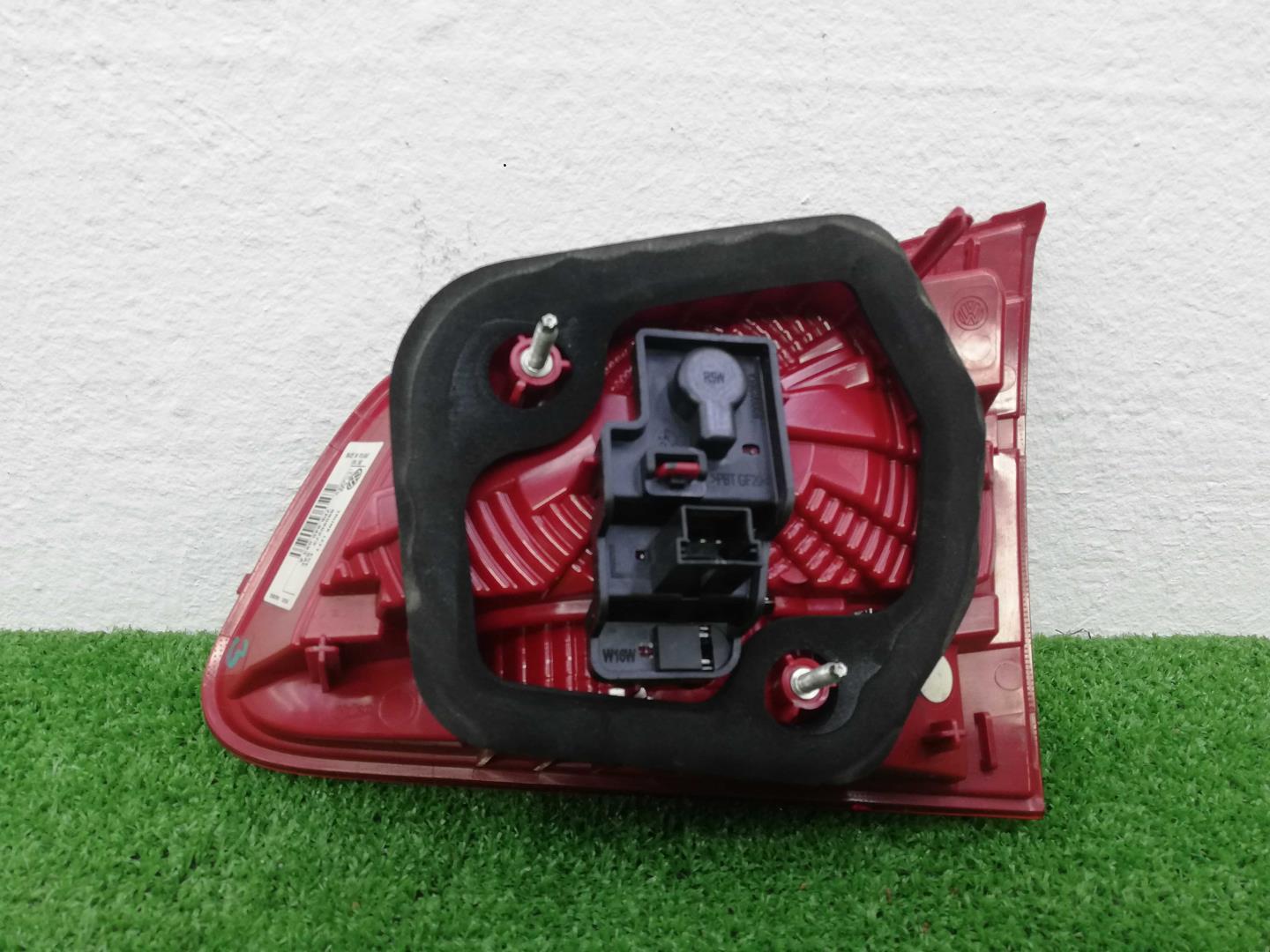 Фонарь задний внутренний левый