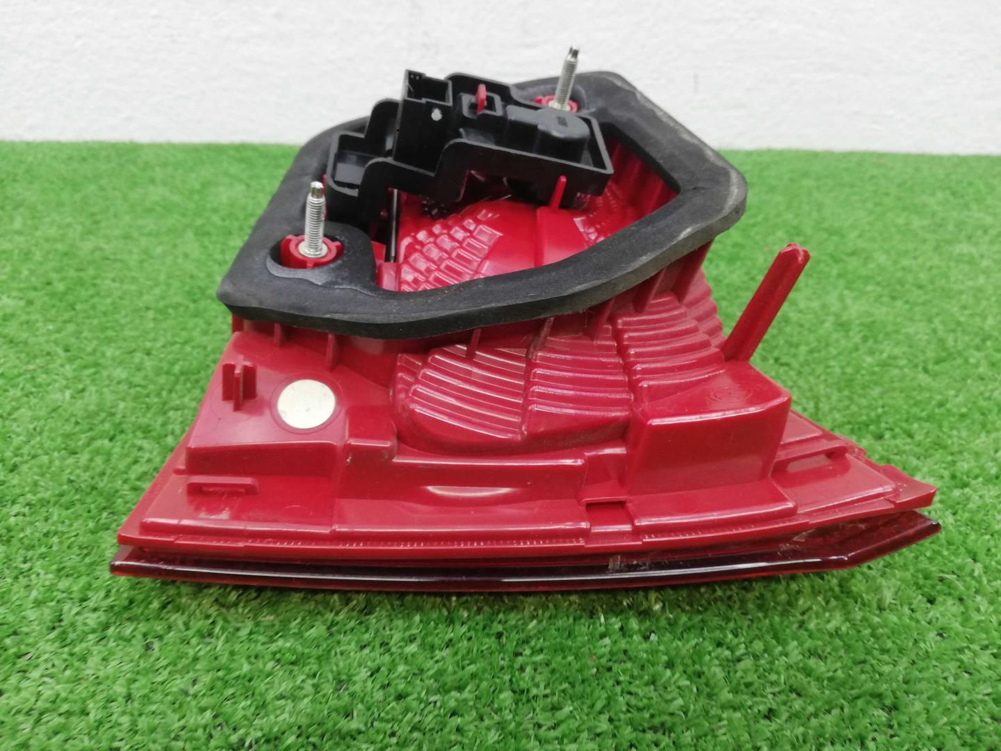 Фонарь задний внутренний левый