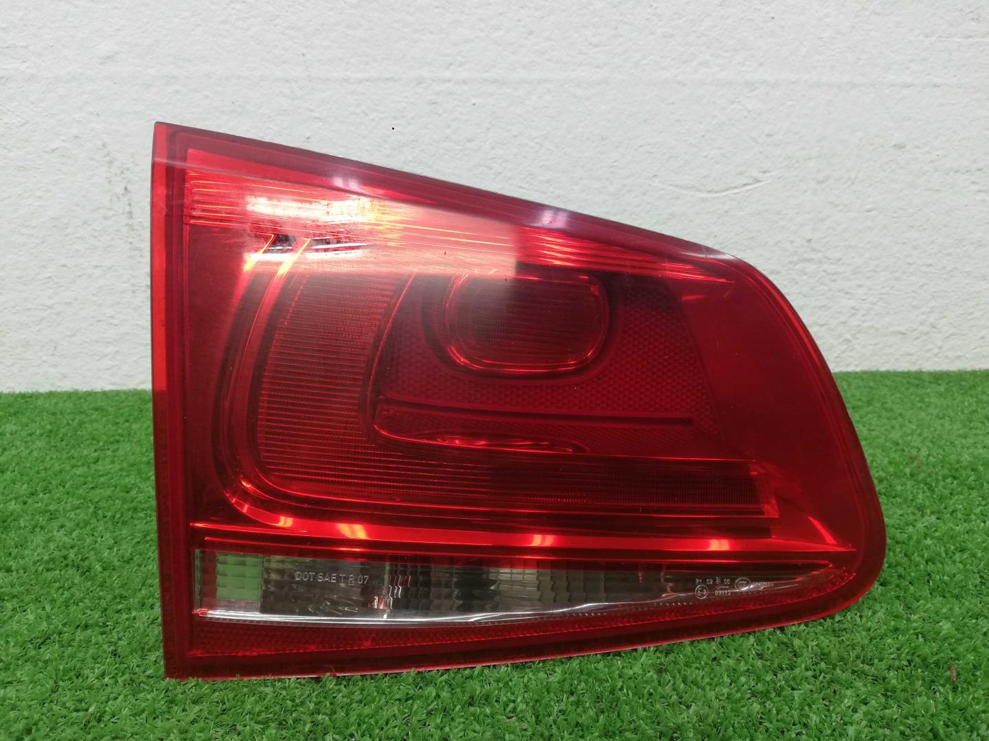 Фонарь задний внутренний левый