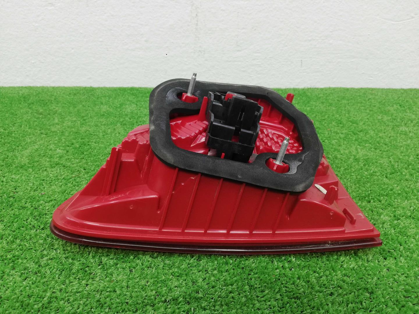 Фонарь задний внутренний левый