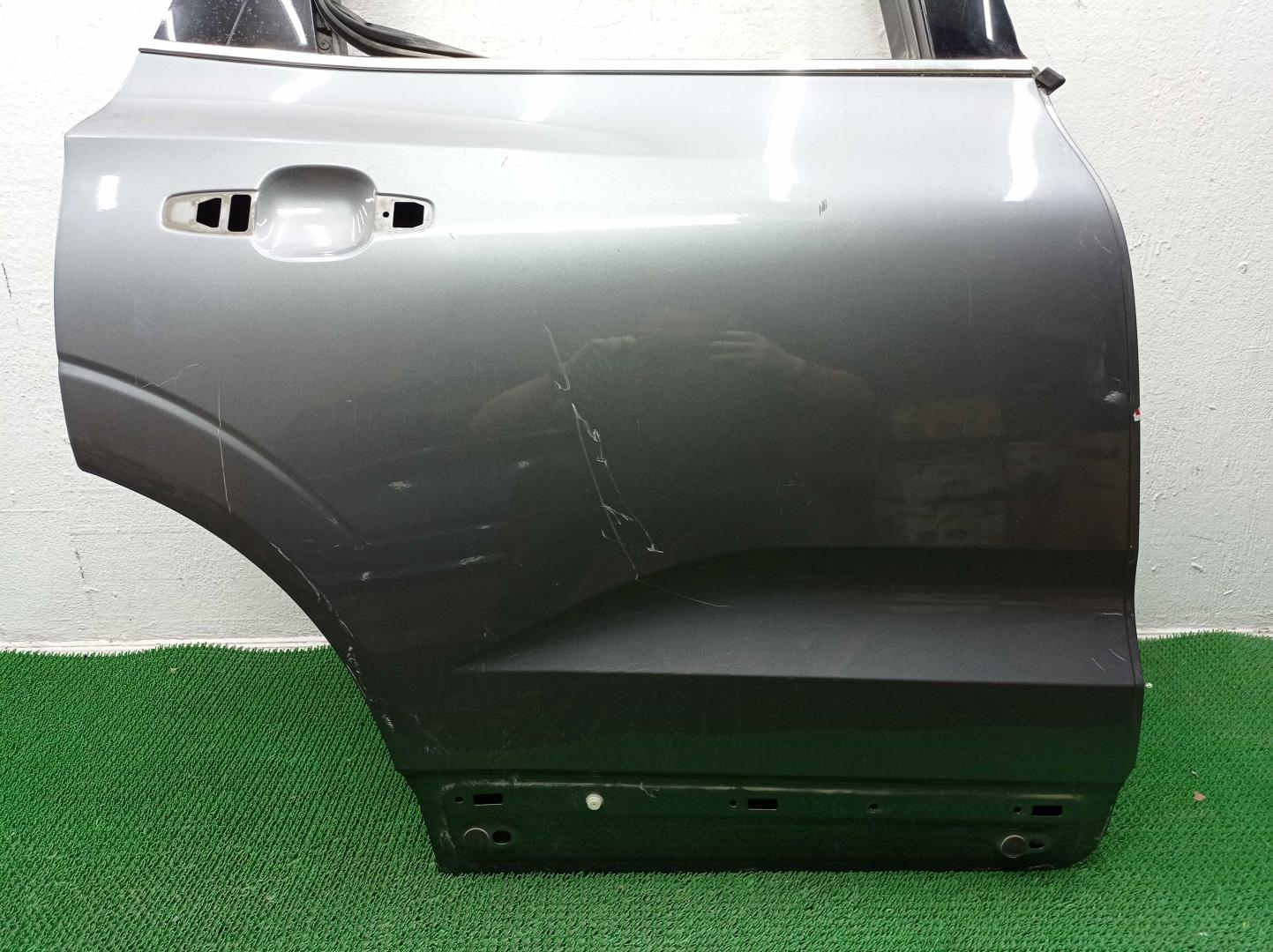 Стекло двери задней правой