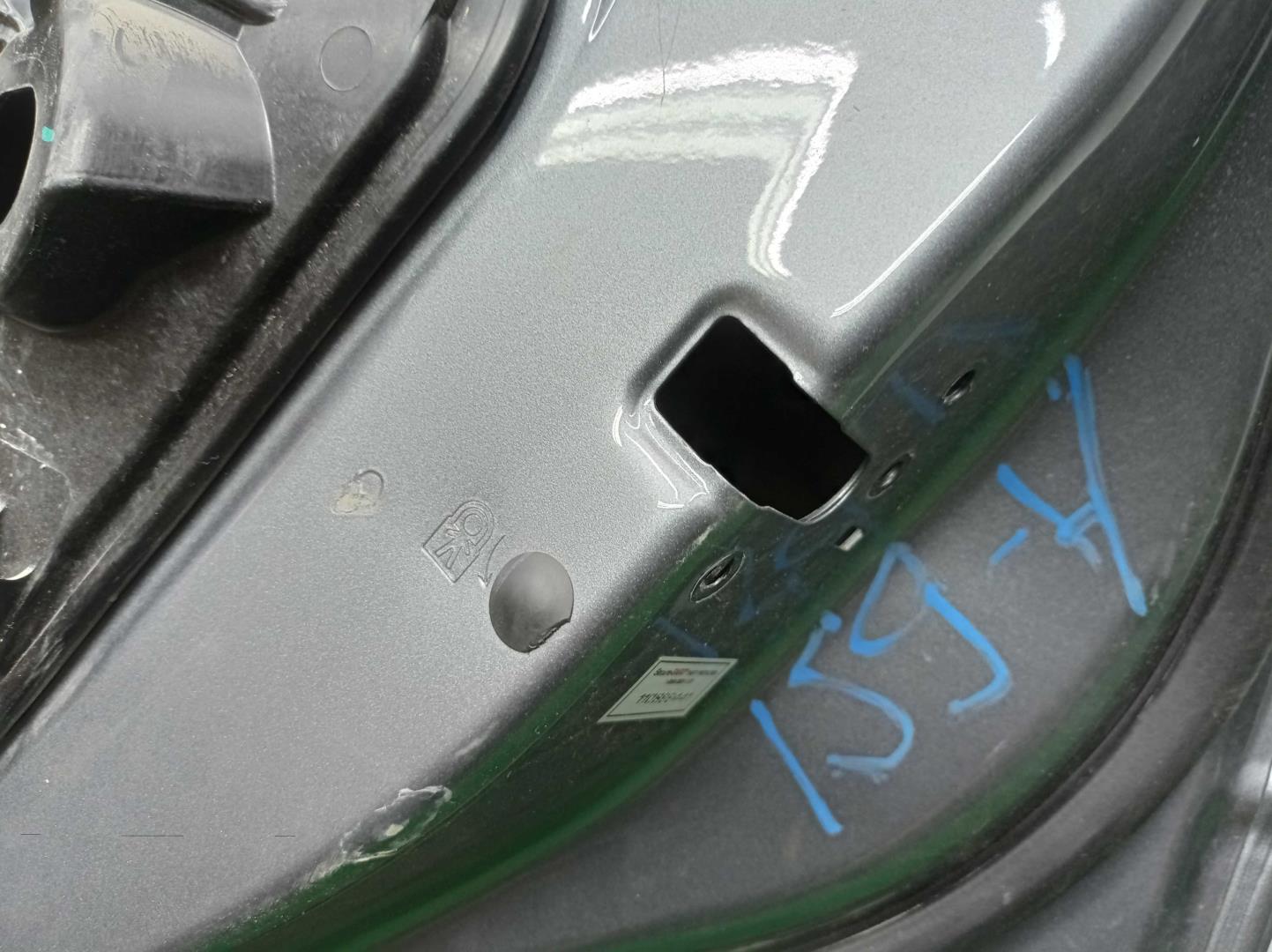 Стекло двери задней правой