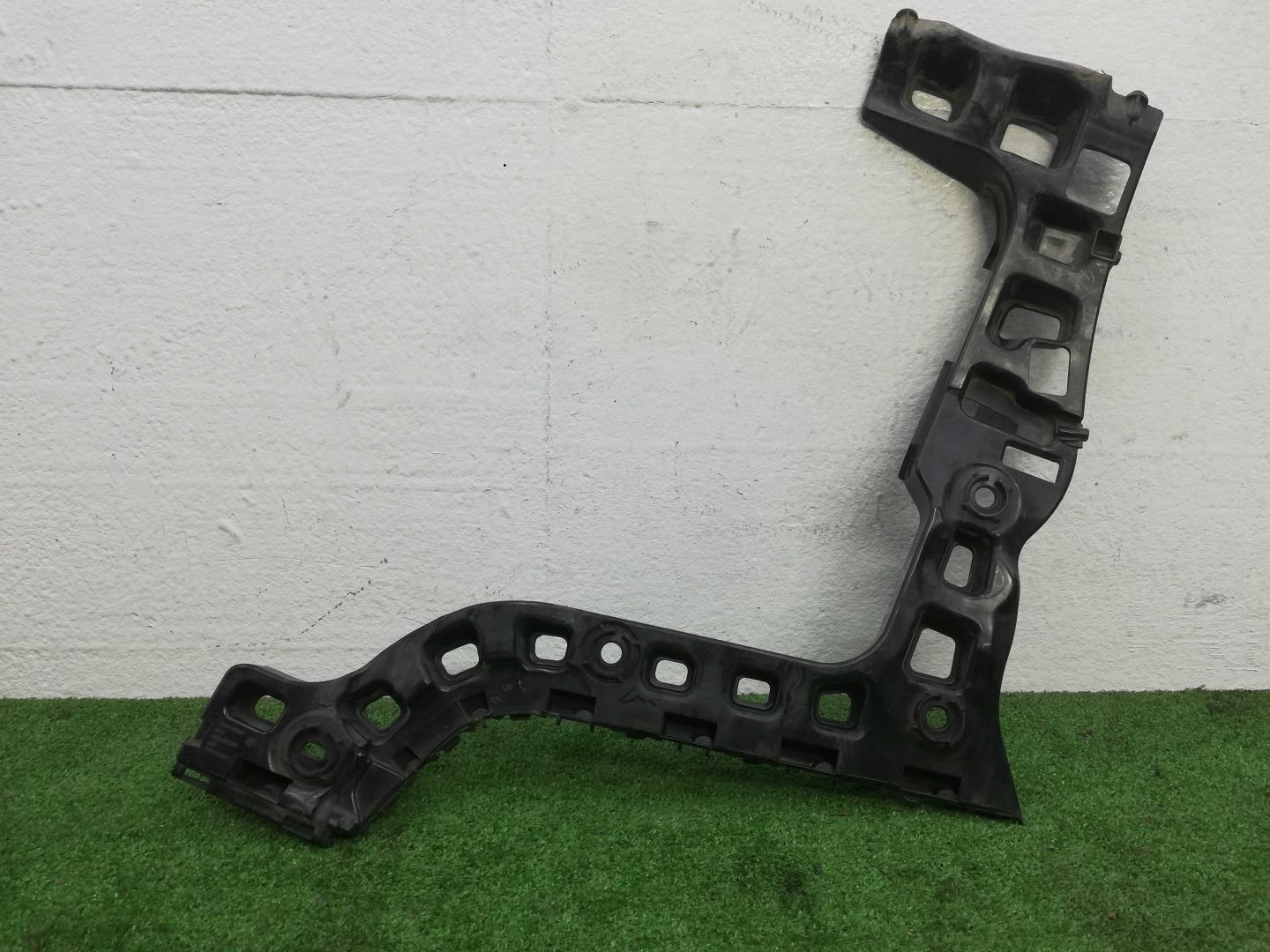 Кронштейн заднего бампера