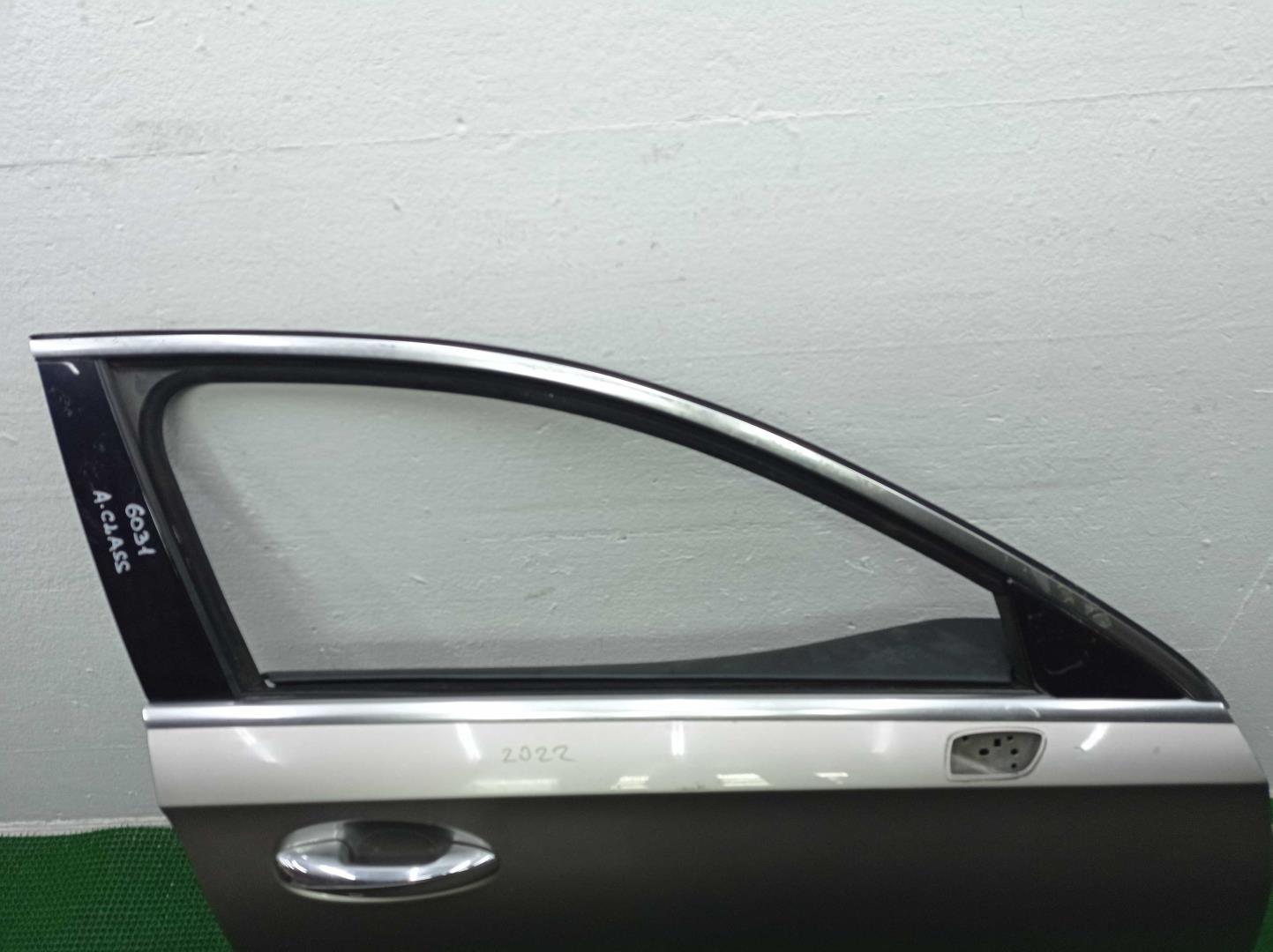 Стекло двери передней правой