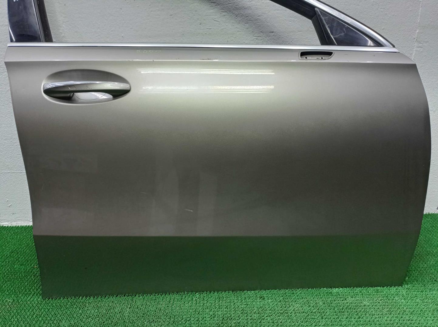 Стекло двери передней правой