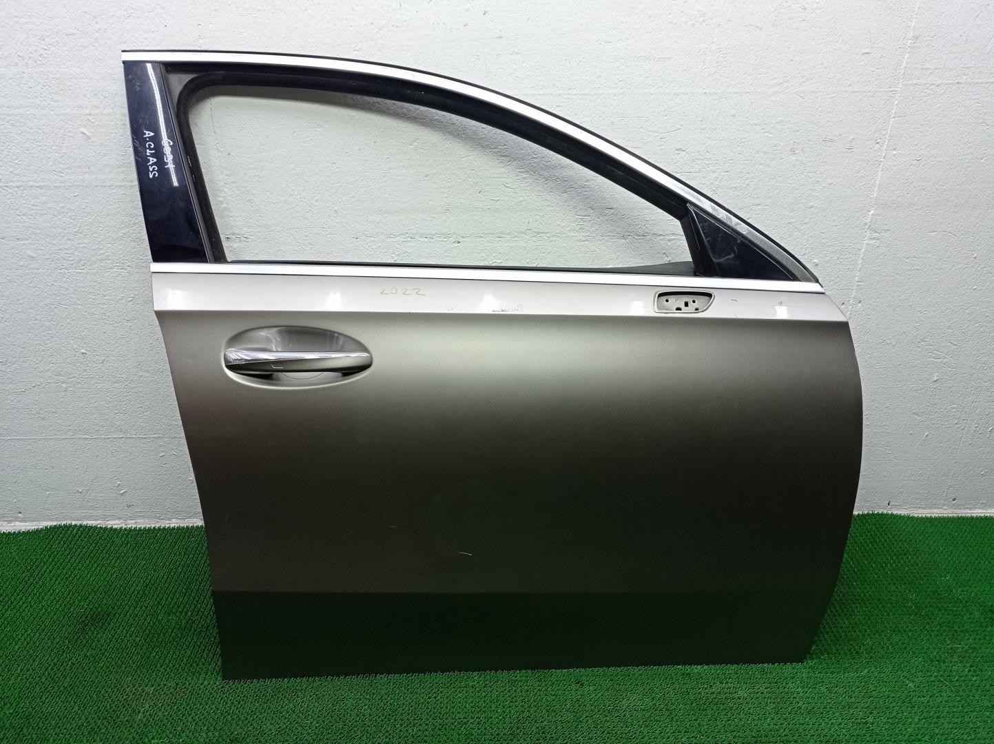 Замок двери передней правой