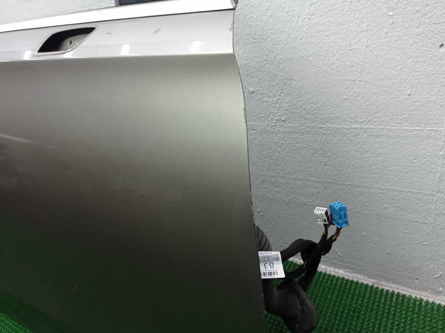 Замок двери передней правой