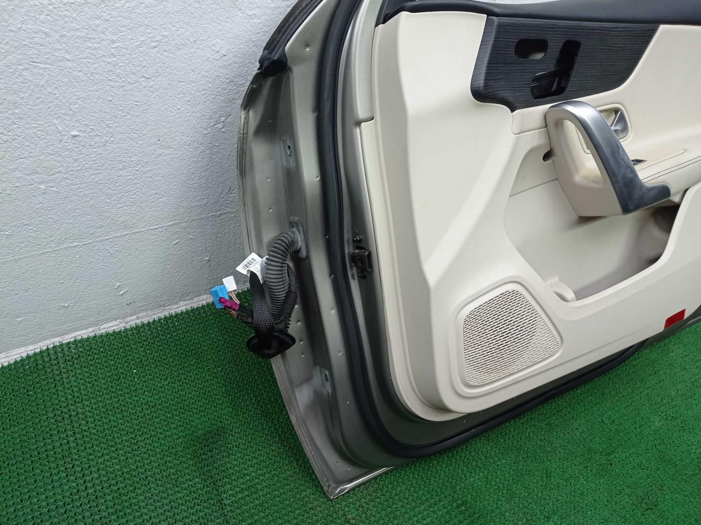 Замок двери передней правой