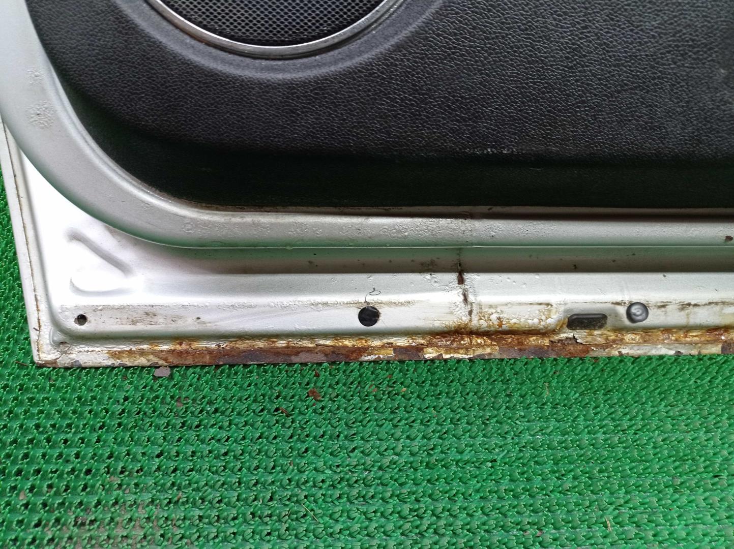 Замок двери передней правой