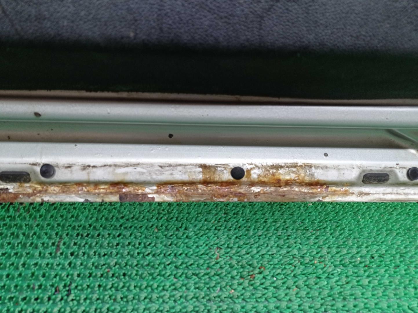 Замок двери передней правой