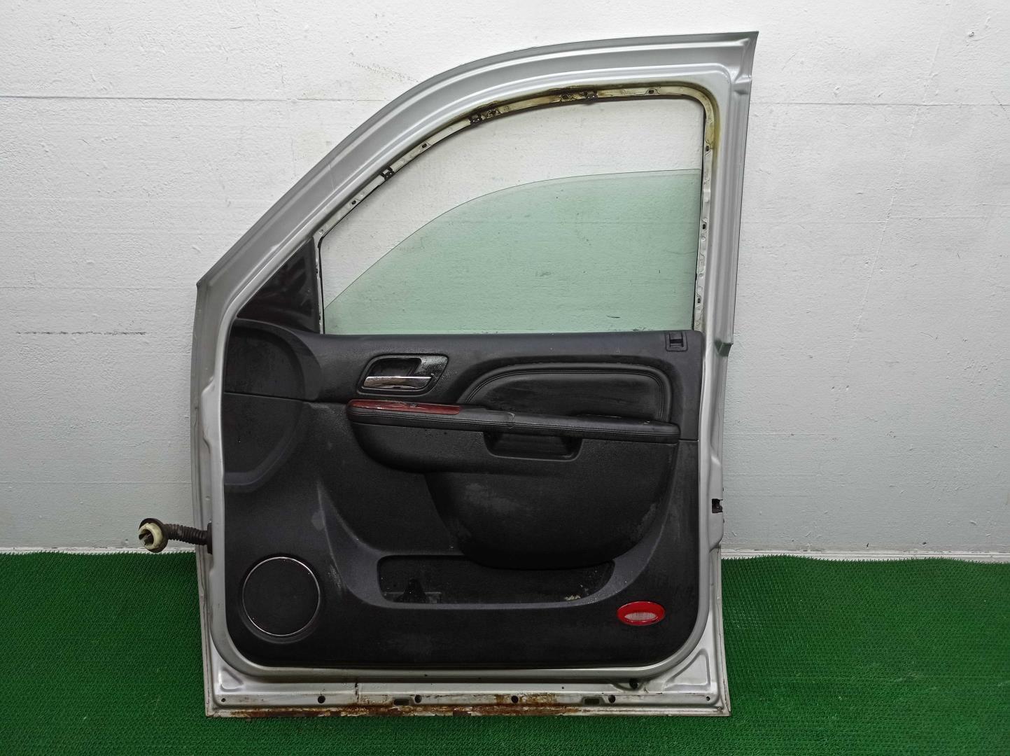 Замок двери передней правой