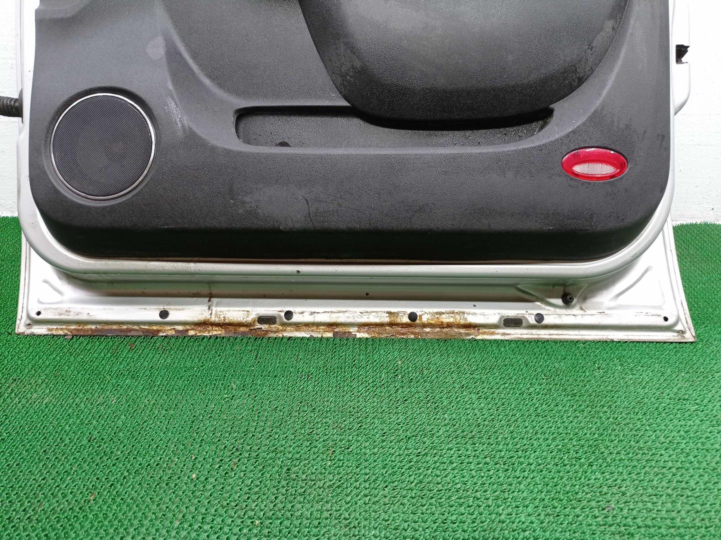 Замок двери передней правой