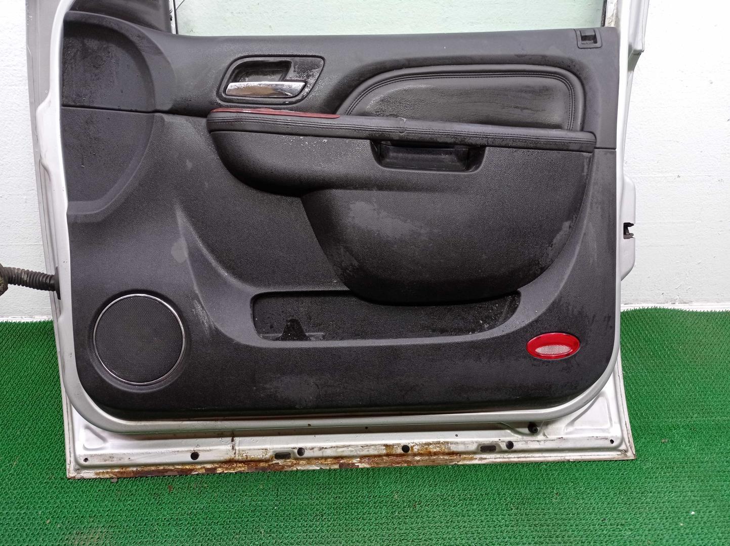 Замок двери передней правой