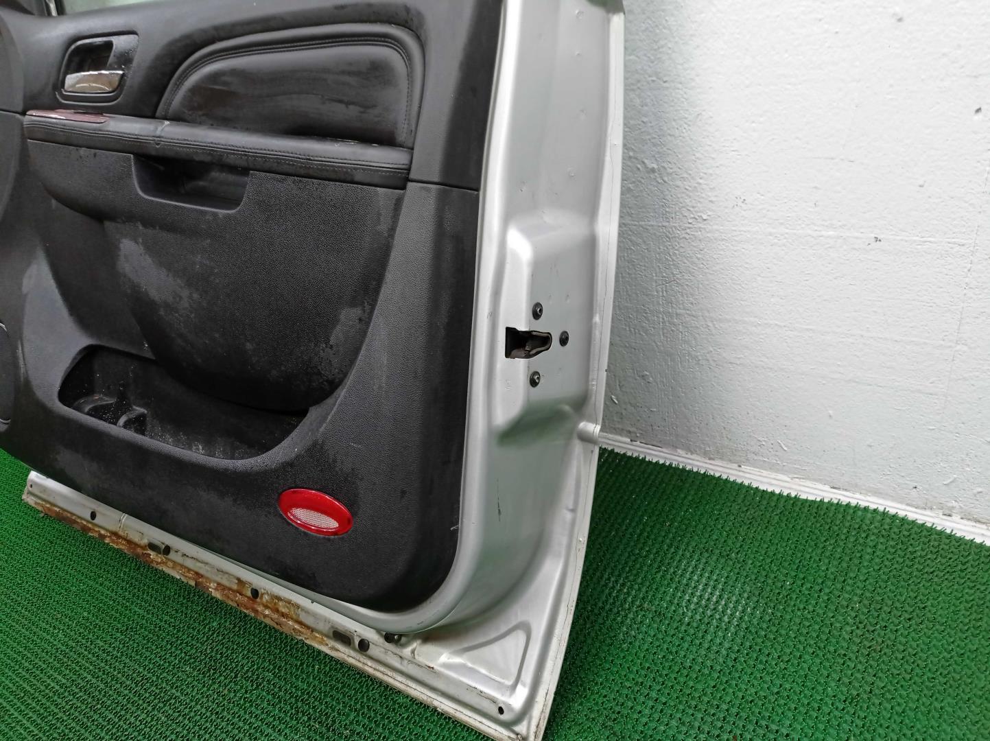 Замок двери передней правой