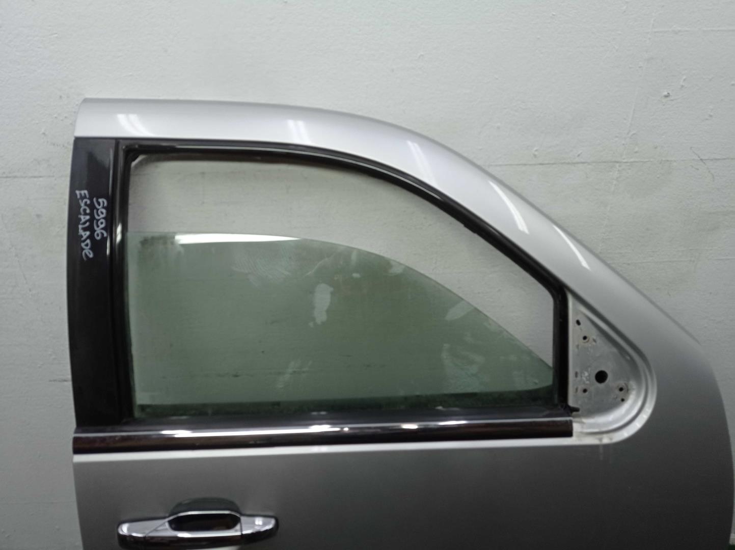 Замок двери передней правой