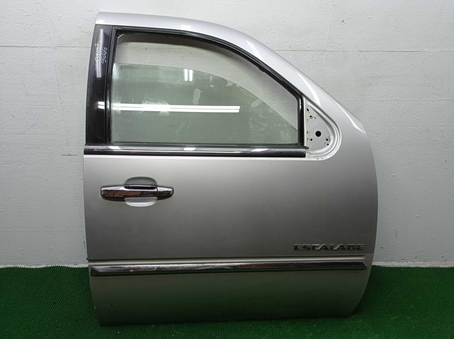 Замок двери передней правой