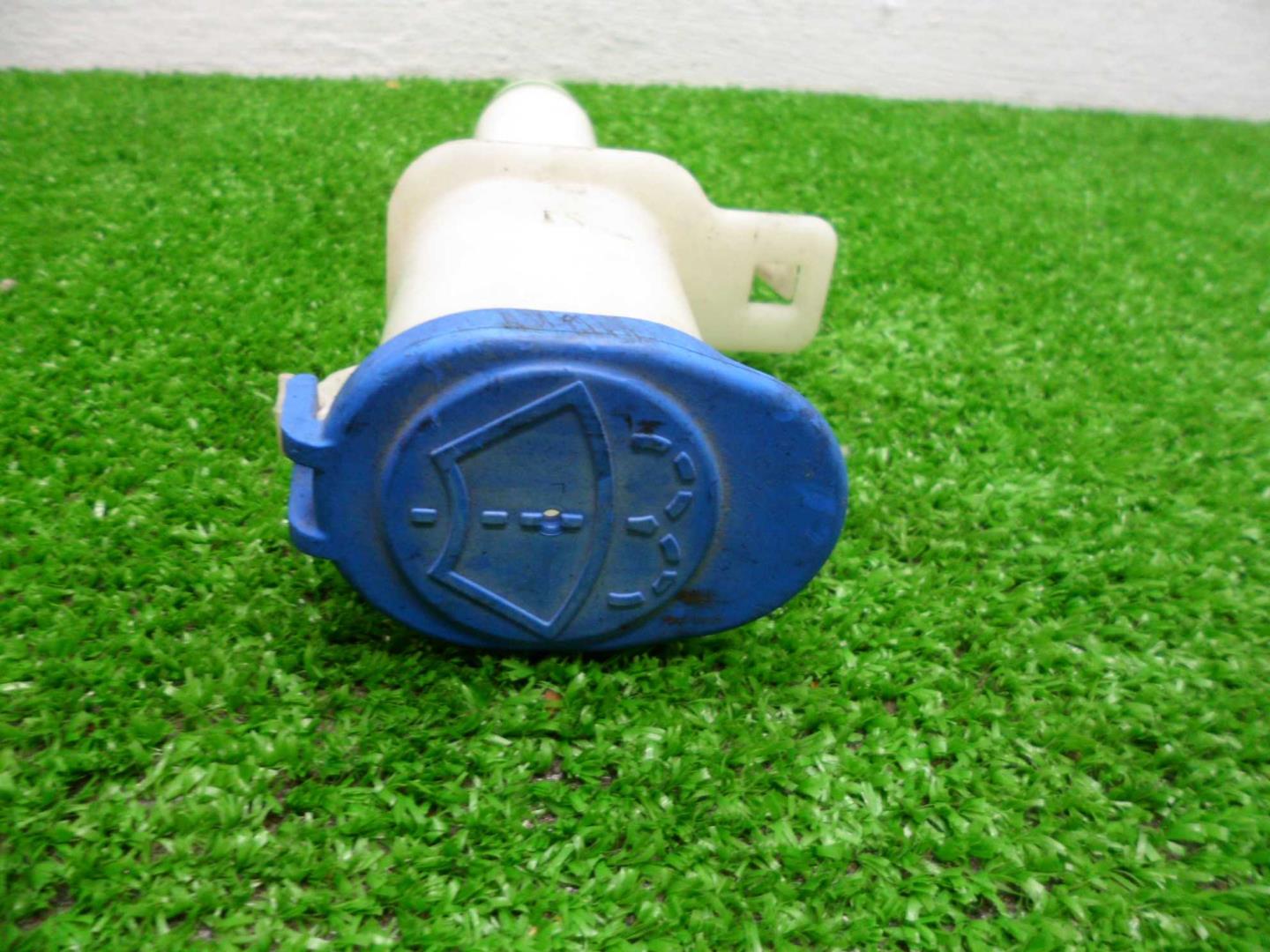 Горловина бачка омывателя