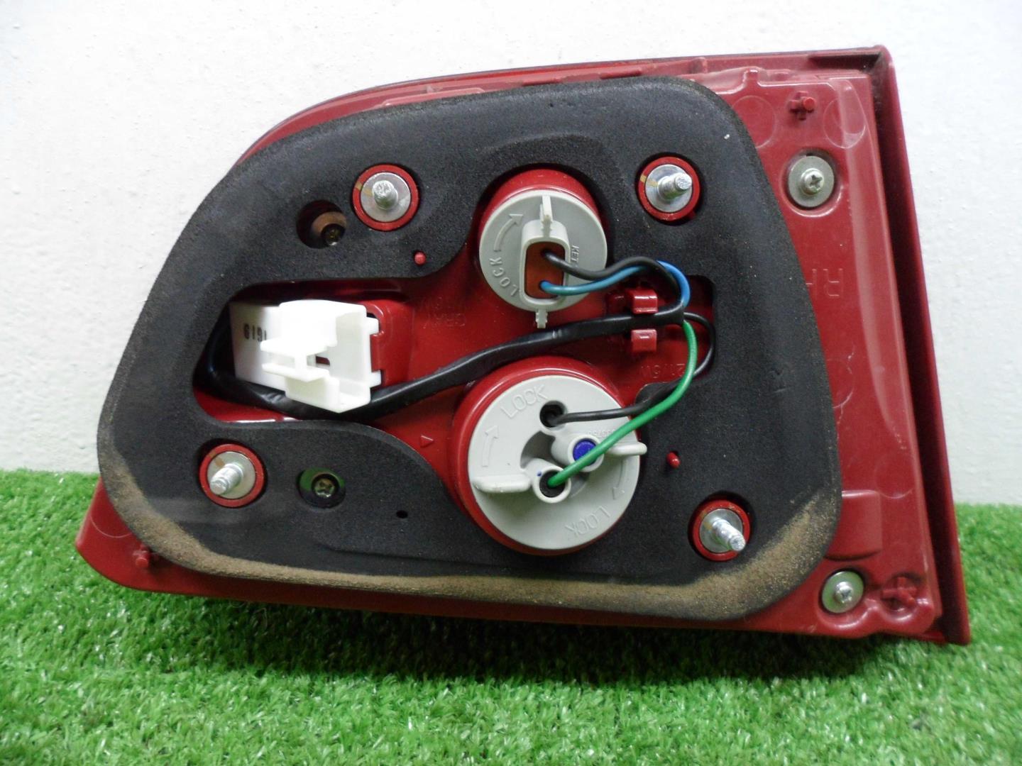 Фонарь задний внутренний правый