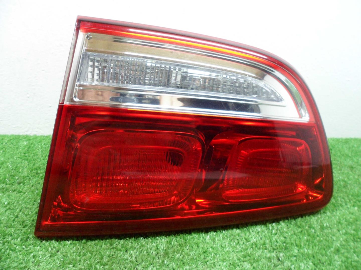 Фонарь задний внутренний правый