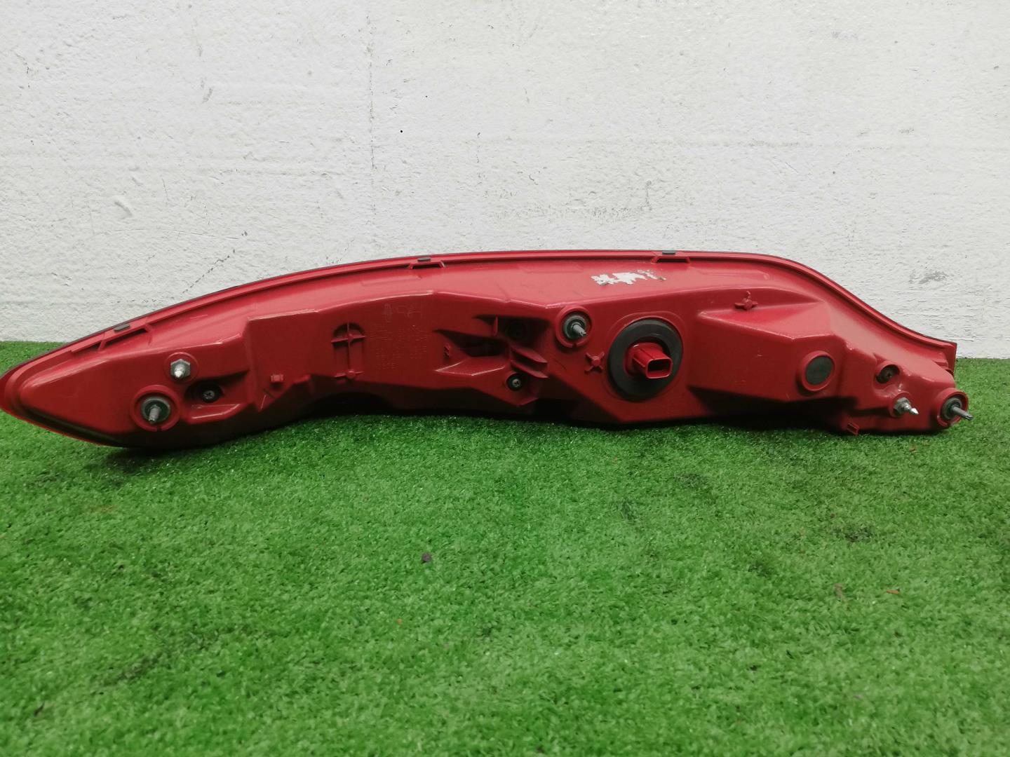 Фонарь задний наружный правый