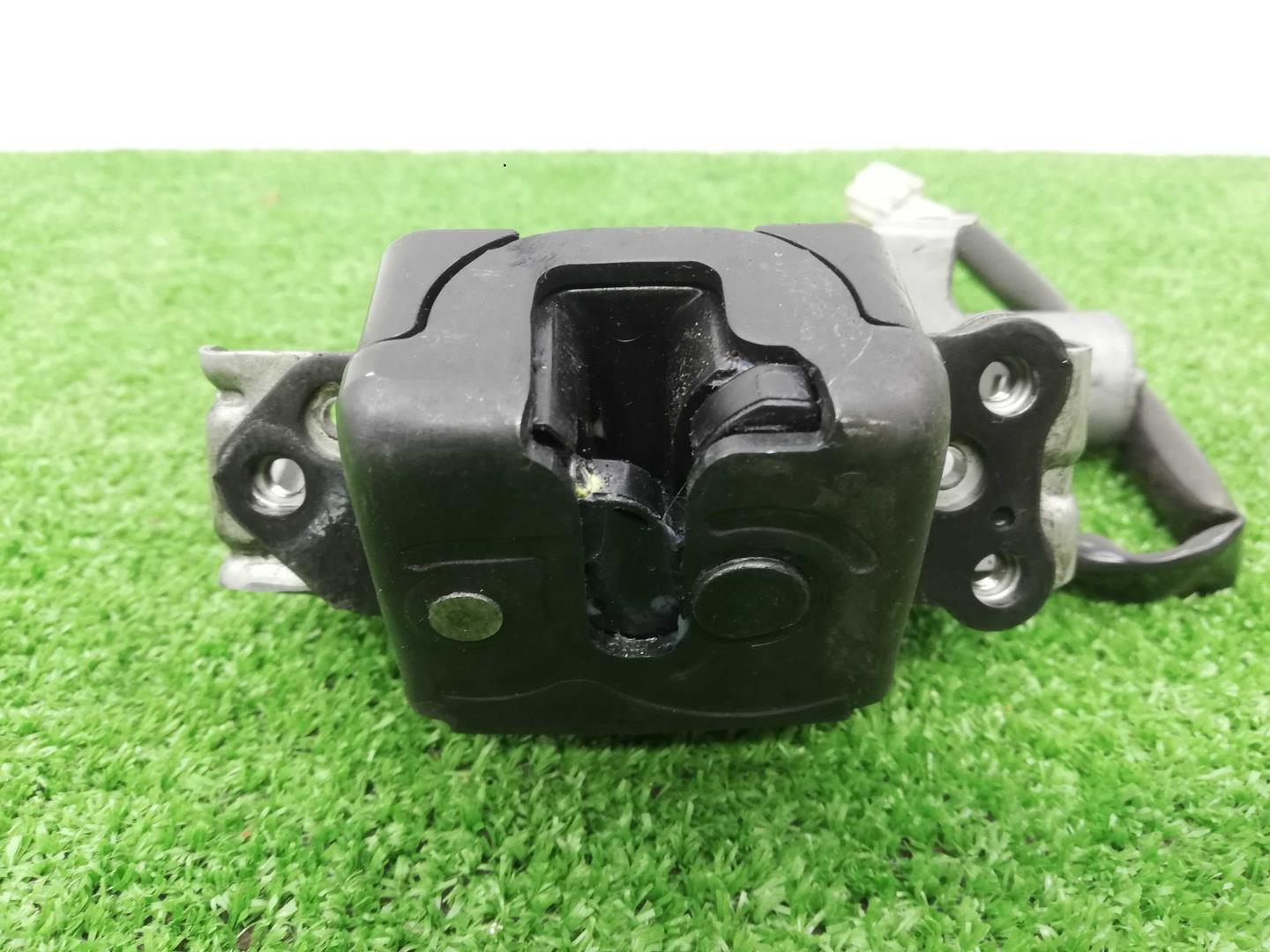 Замок багажника