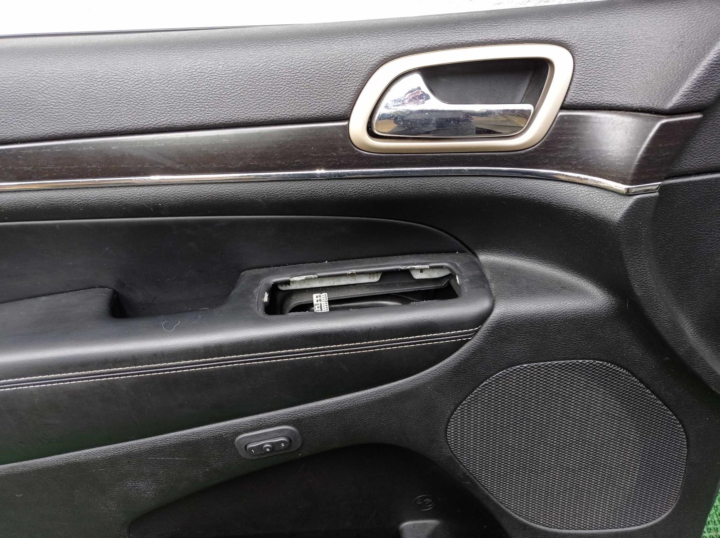 Дверь передняя левая